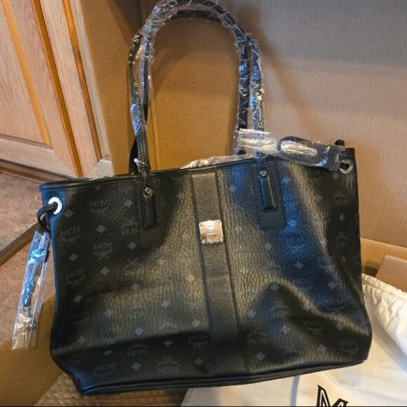 MCM Visetos Medium Liz Reversible Shopper Tote Black - Picture 1 of 7
